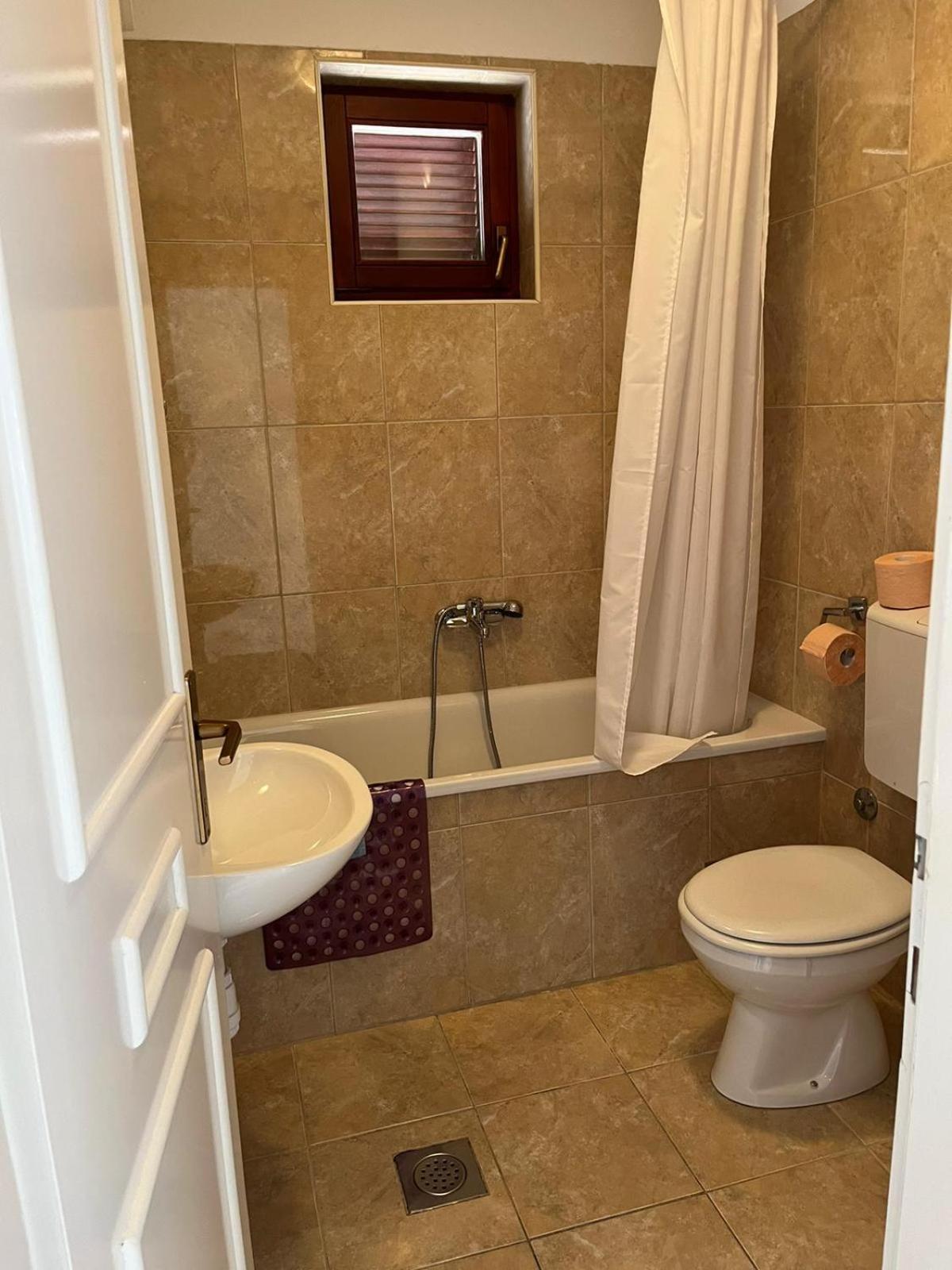 Apartmani Ana Sukosan Bagian luar foto